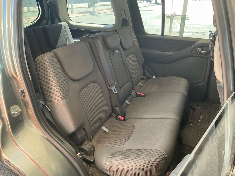 Nissan Pathfinder 2.5 dCi SE — zdjęcie 14