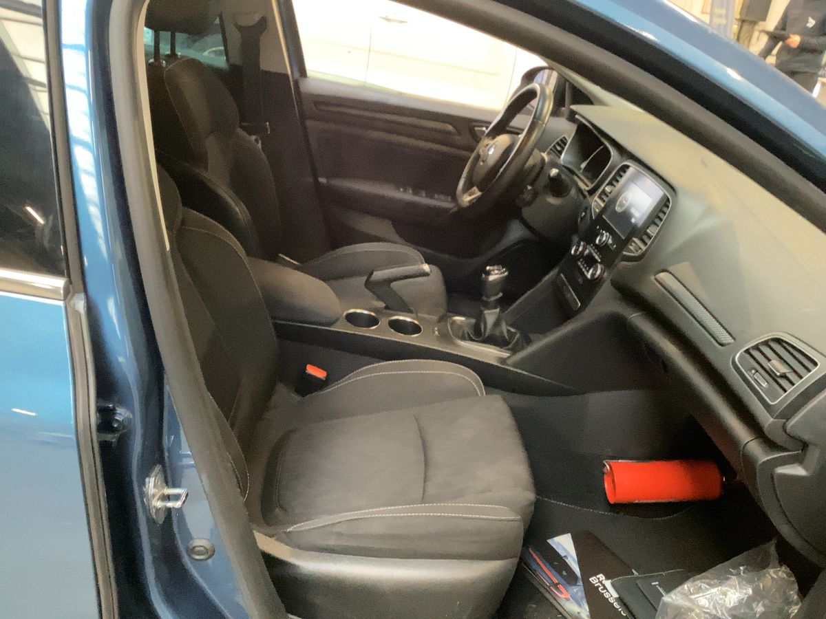 Renault Megane 2019 — photo 18