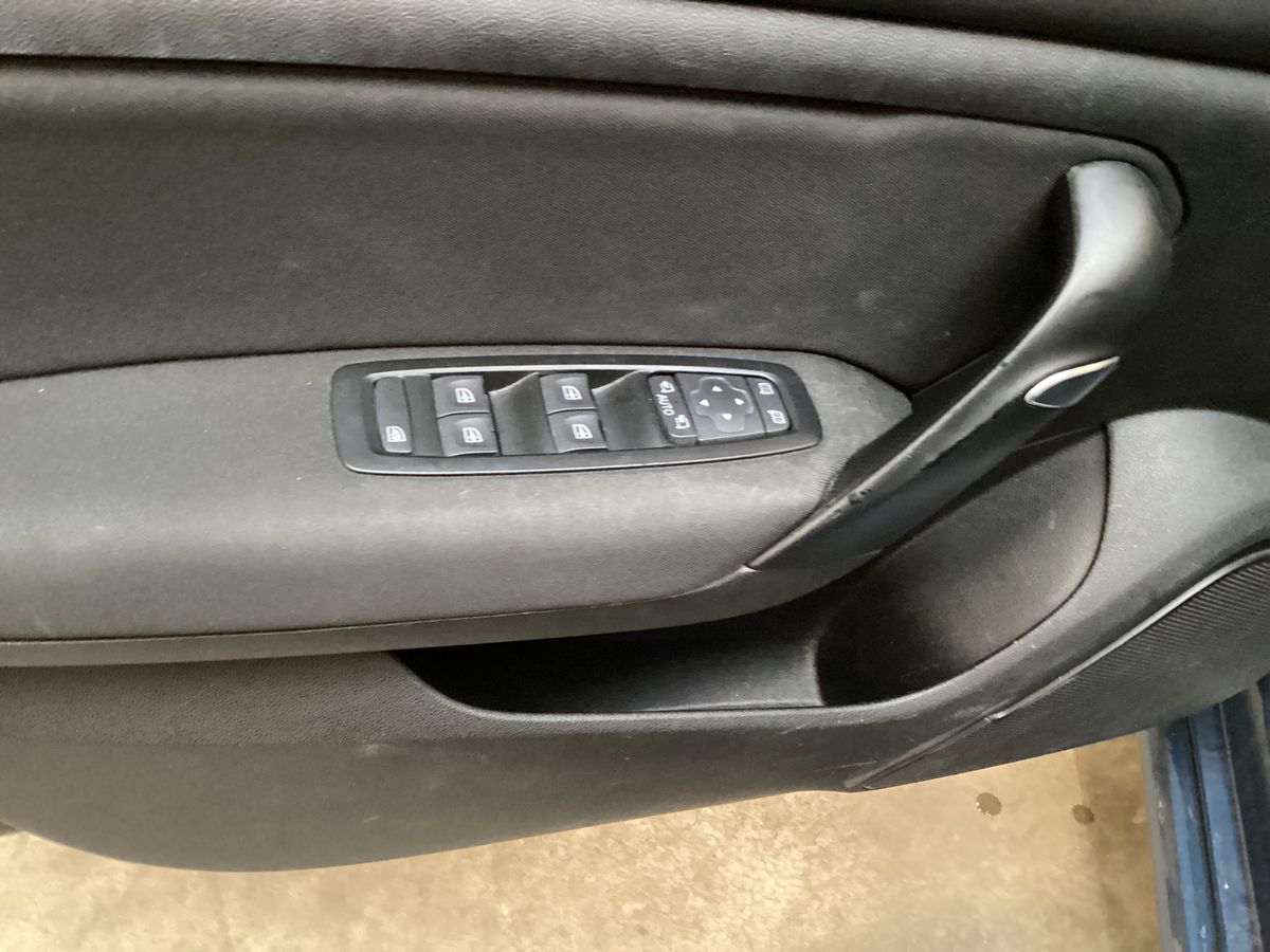 Renault Megane 2019 — photo 29