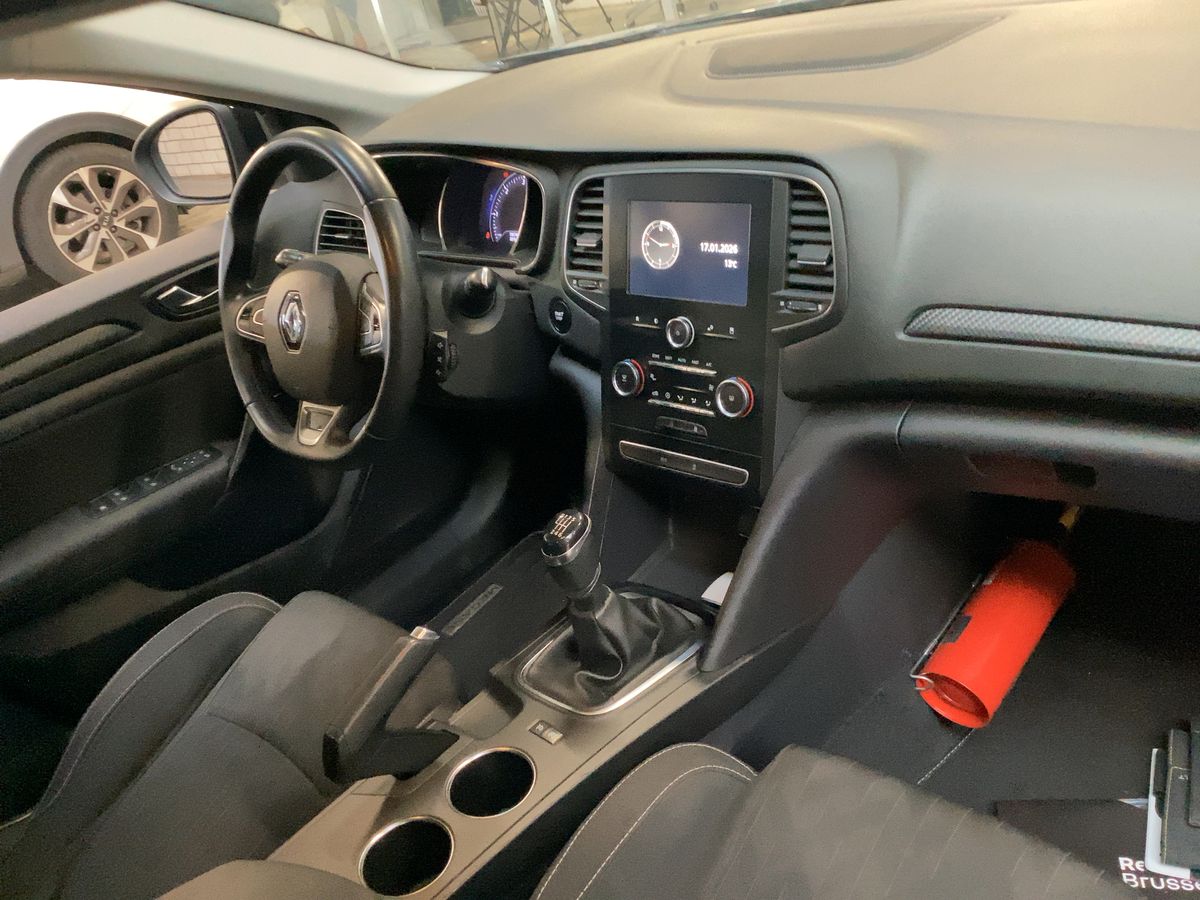 Renault Megane 2019 — photo 19