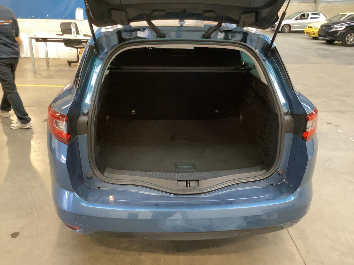 Renault Megane 2019 — photo 17