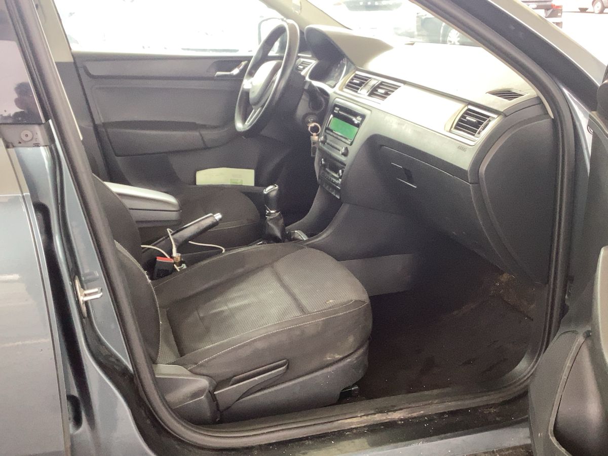 Skoda Rapid 2015 — photo 17