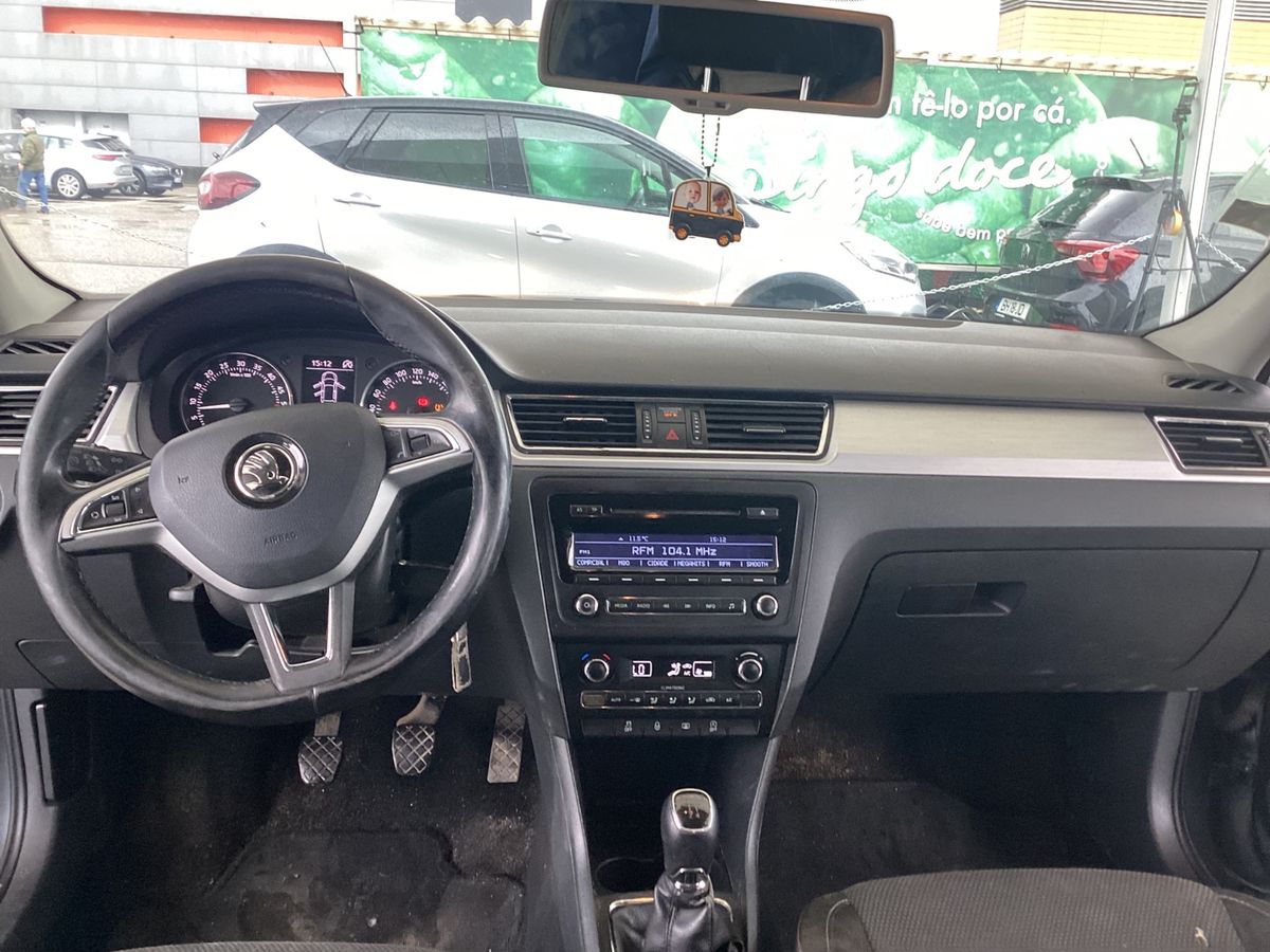 Skoda Rapid 2015 — photo 39