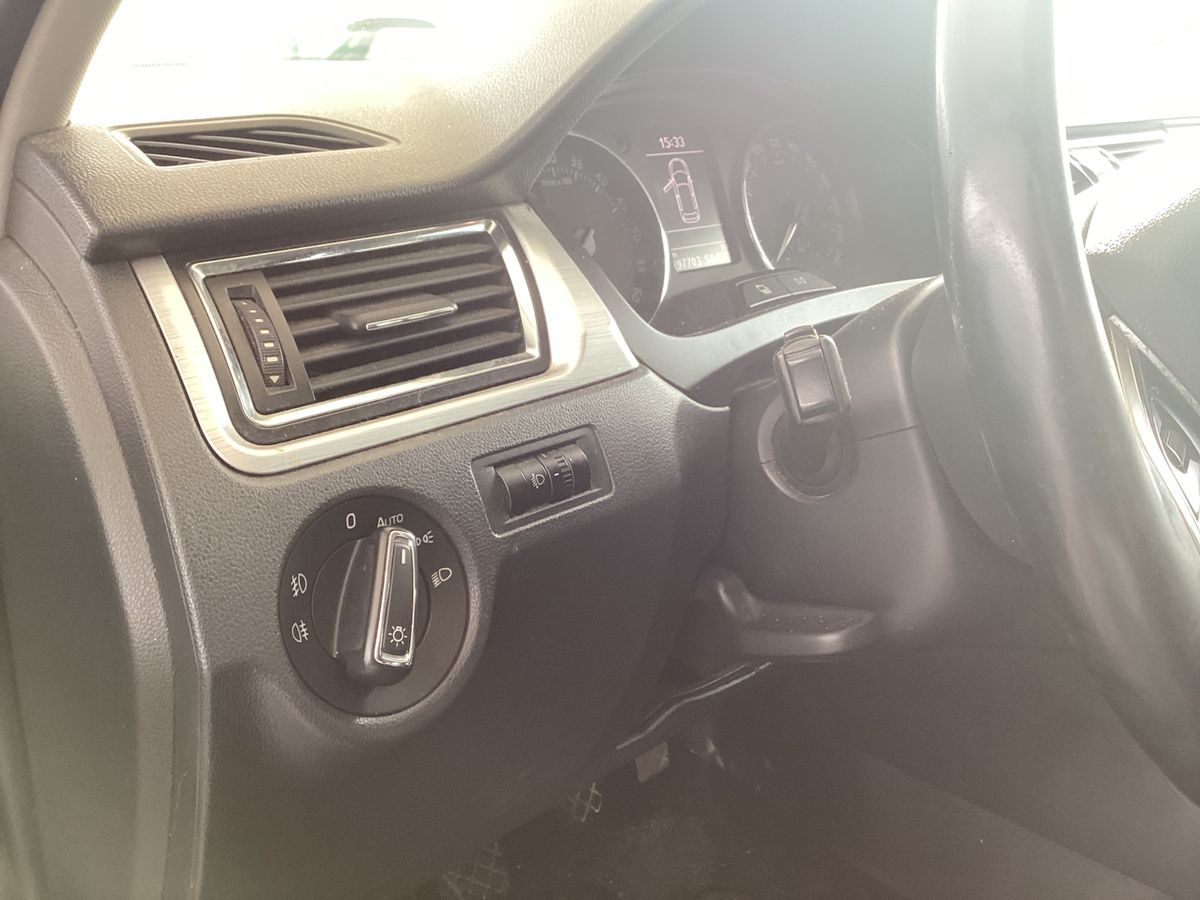 Skoda Rapid 2015 — photo 38