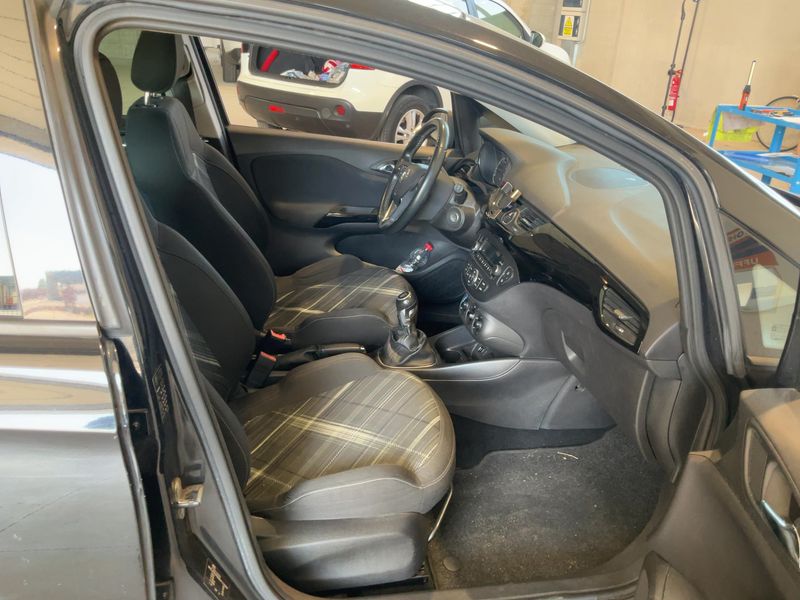 Opel Corsa 1.2 B-Color — zdjęcie 11