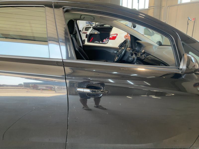 Opel Corsa 1.2 B-Color — zdjęcie 7