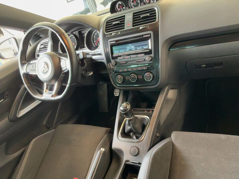 Volkswagen Scirocco 2.0 TDI BlueMotion Tech — zdjęcie 12