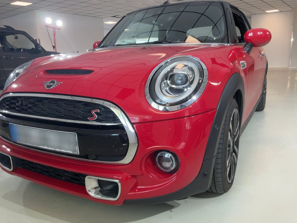 MINI Cabrio 2020 — photo 1
