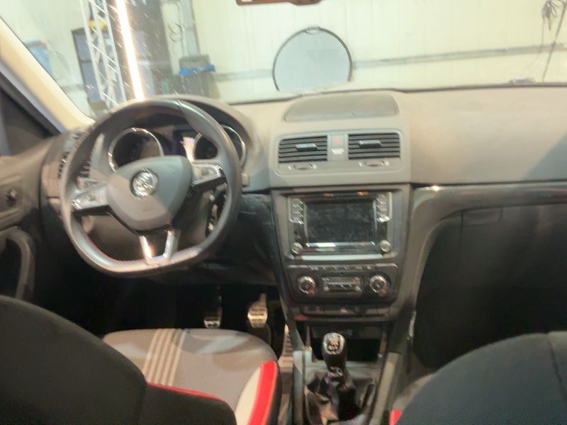 Skoda Yeti 2.0 TDI Monte Carlo 4x4 — zdjęcie 12
