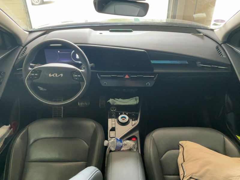 Kia Niro 1.6 Plug-in Hybrid Premium — zdjęcie 12
