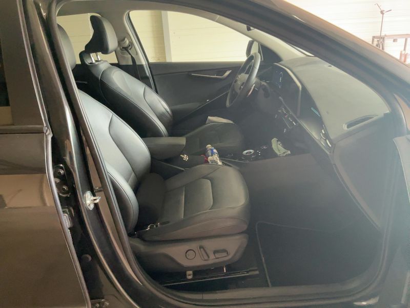 Kia Niro 1.6 Plug-in Hybrid Premium — zdjęcie 11