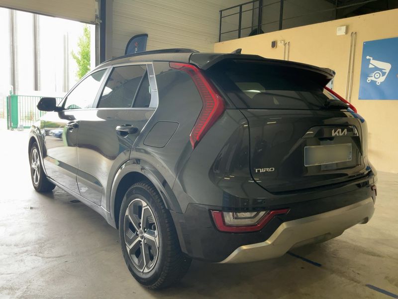 Kia Niro 1.6 Plug-in Hybrid Premium — zdjęcie 3