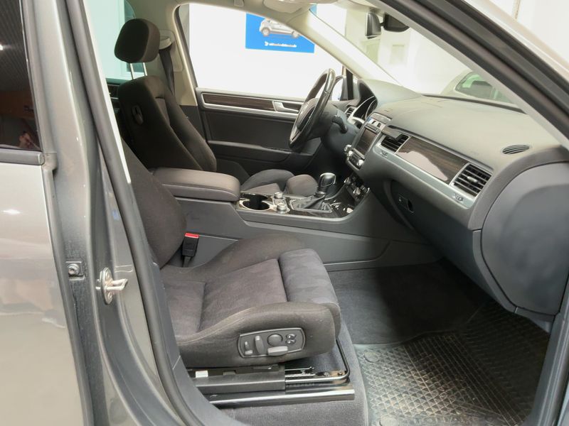 Volkswagen Touareg 3.0 V6 TDI Terrain Tech BlueMotion Tech — zdjęcie 11
