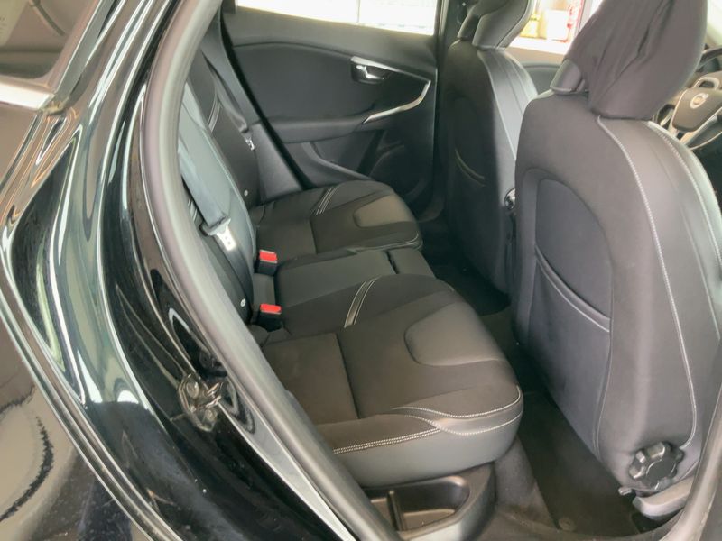 Volvo V40 1.6 D2 Momentum — zdjęcie 14