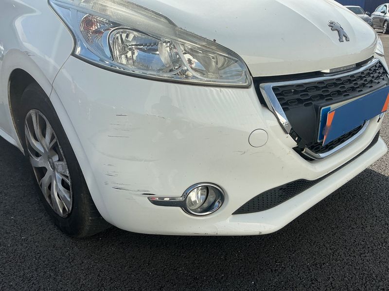 Peugeot 208 1.6 HDi Active Auto Ecole 2015 – снимка 50