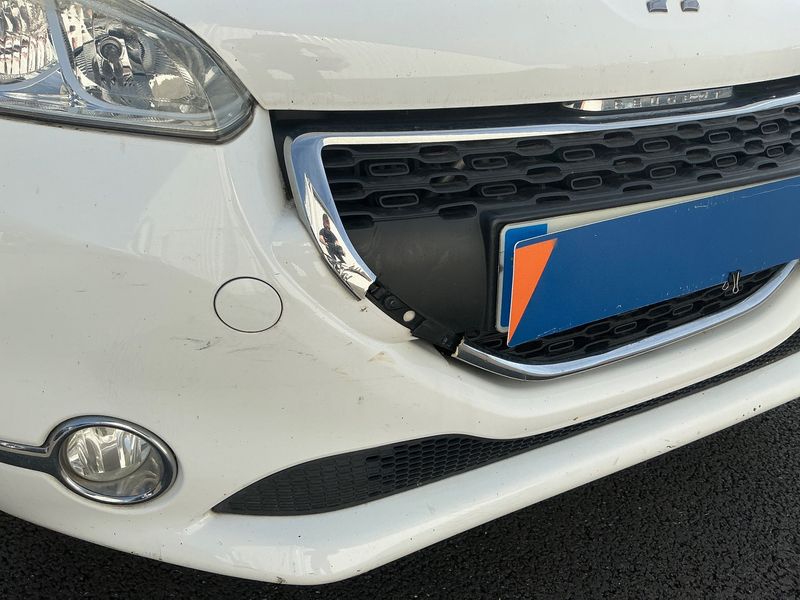 Peugeot 208 1.6 HDi Active Auto Ecole 2015 – снимка 47