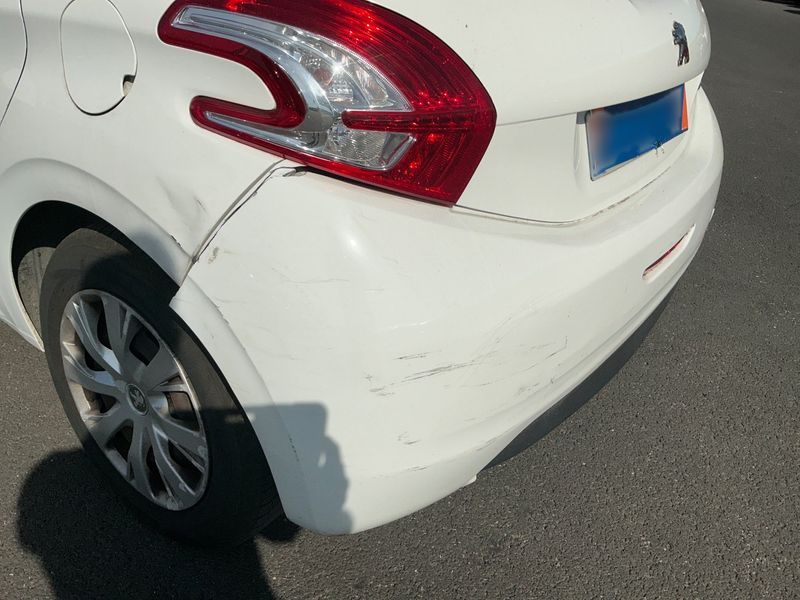 Peugeot 208 1.6 HDi Active Auto Ecole 2015 – снимка 41