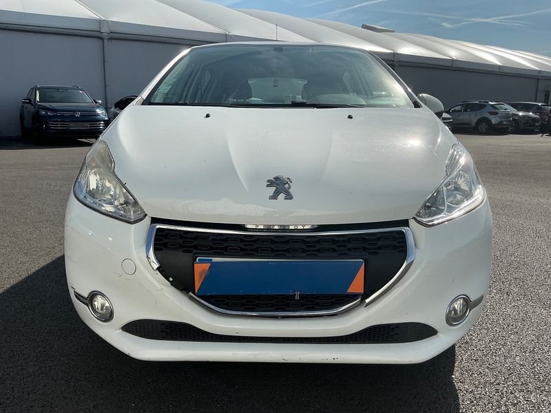 Peugeot 208 1.6 HDi Active Auto Ecole 2015 – снимка 14