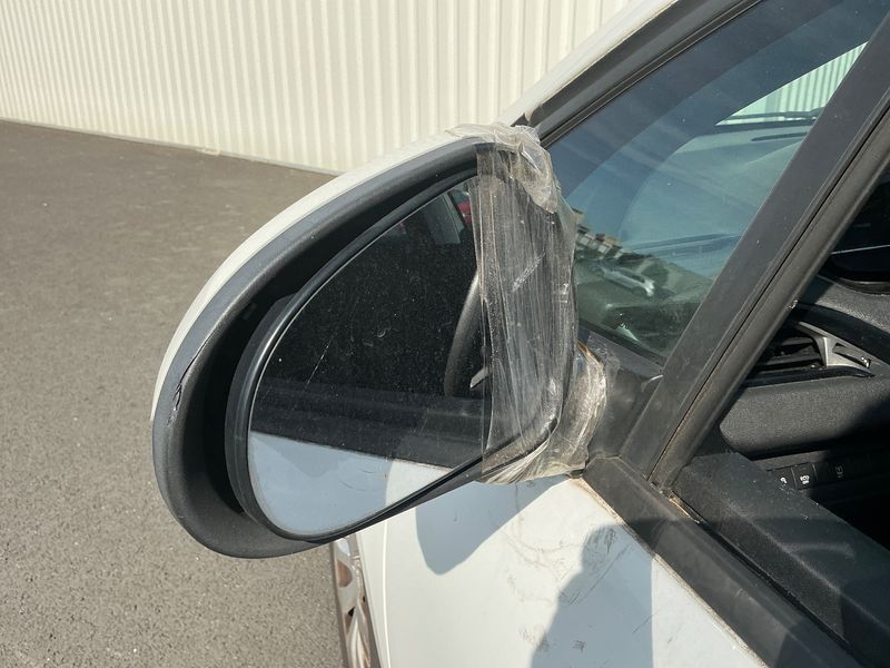 Peugeot 208 1.6 HDi Active Auto Ecole 2015 – снимка 33