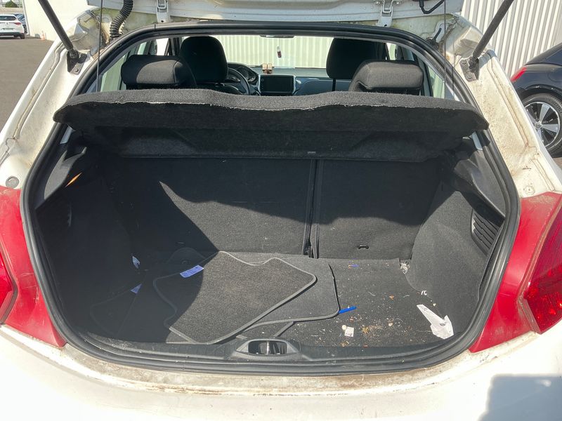 Peugeot 208 1.6 HDi Active Auto Ecole 2015 – снимка 15