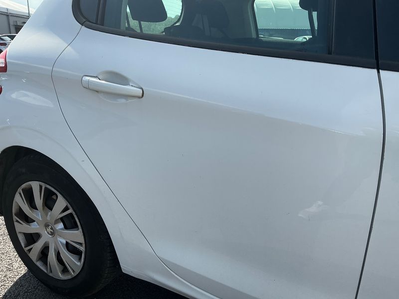 Peugeot 208 1.6 HDi Active Auto Ecole 2015 – снимка 25