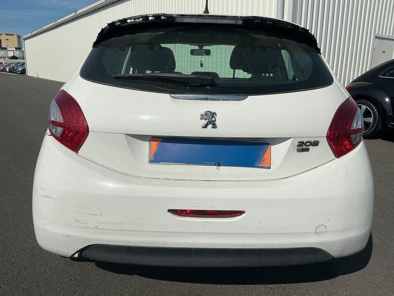 Peugeot 208 1.6 HDi Active Auto Ecole 2015 – снимка 7