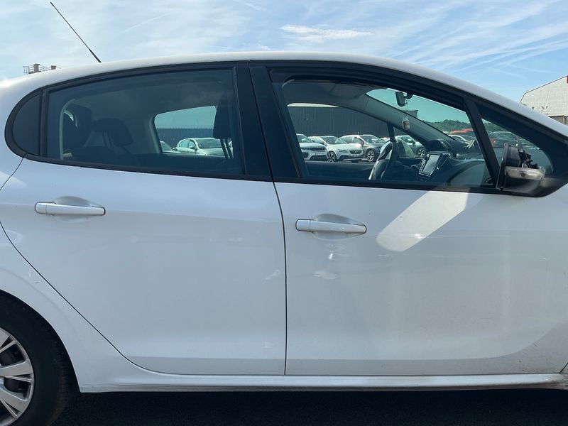 Peugeot 208 1.6 HDi Active Auto Ecole 2015 – снимка 10