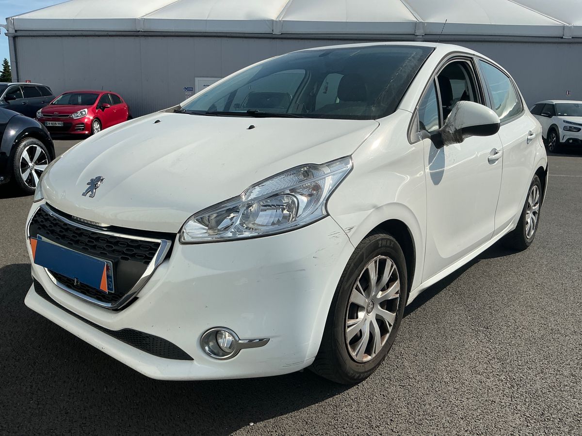 Peugeot 208 2015 — photo 1