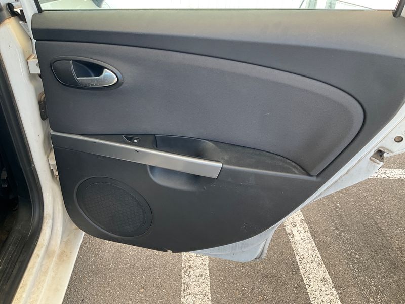 Seat Leon 1.6 TDI Style Copa 2012 – снимка 35
