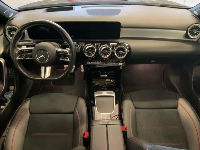 Mercedes-Benz A-Klasse Limousine A 200 d AMG Line — zdjęcie 12