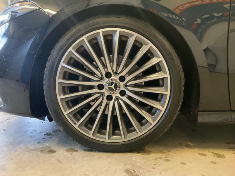 Mercedes-Benz A-Klasse Limousine A 200 d AMG Line 2023 – снимка 3