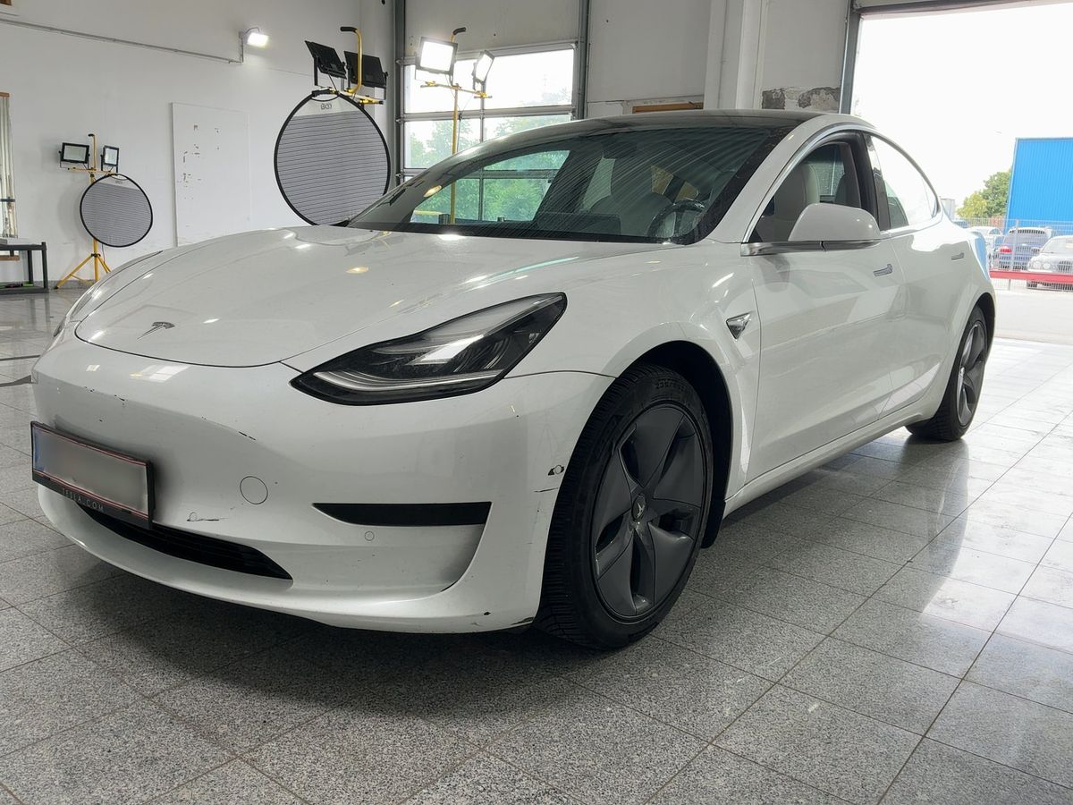 Tesla Model 2020