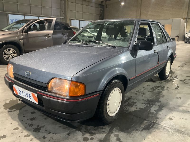 Ford Escort 1.6 Ghia снимка Ford Escort 1.6 Ghia