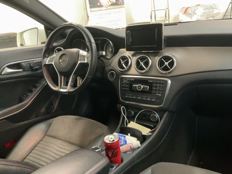 Mercedes-Benz CLA-Klasse CLA 200 AMG Line — zdjęcie 12