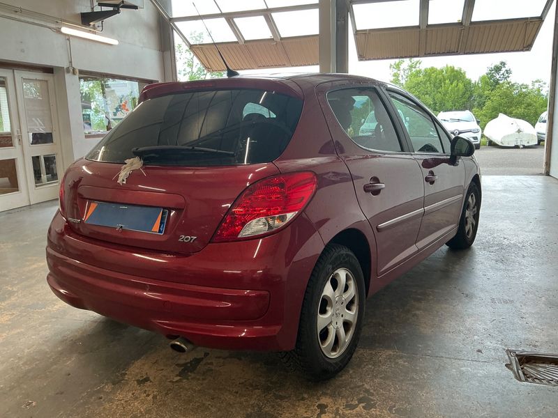 Peugeot 207 1.6 HDi Feline — zdjęcie 2