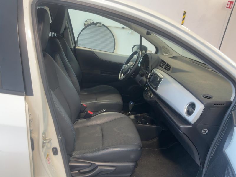 Toyota Yaris 1.5 Hybrid Style — zdjęcie 11
