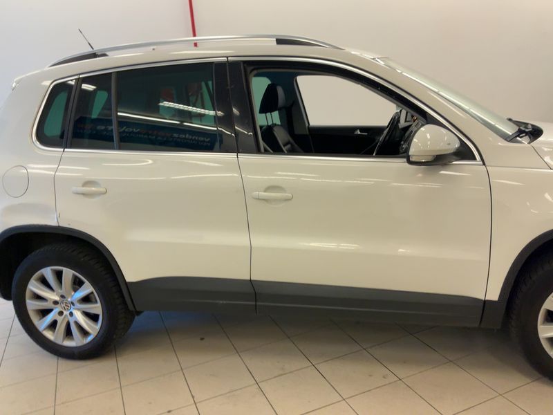 Volkswagen Tiguan 2.0 TDI Sport & Style 4Motion 2011 – снимка 10