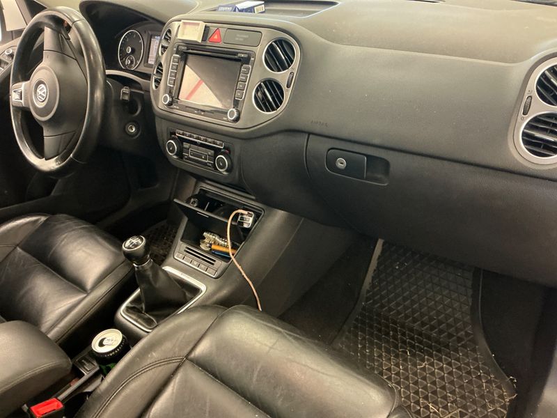 Volkswagen Tiguan 2.0 TDI Sport & Style 4Motion 2011 – снимка 40