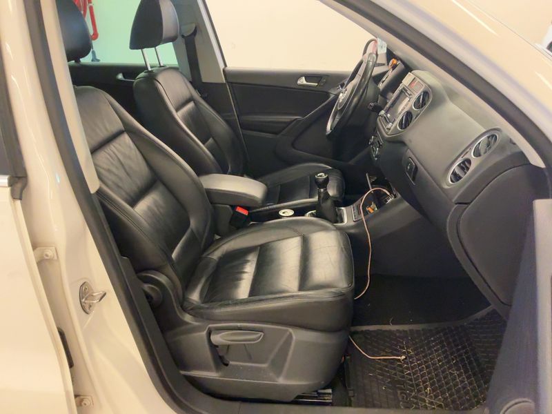 Volkswagen Tiguan 2.0 TDI Sport & Style 4Motion 2011 – снимка 16