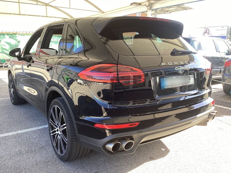 Porsche Cayenne S E-Hybrid — zdjęcie 3