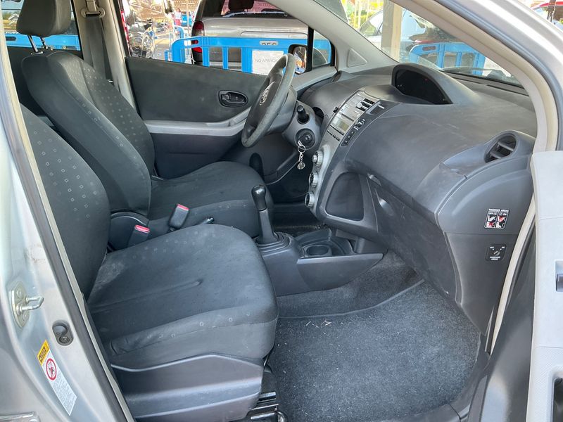 Toyota Yaris 1.3 VVT-i — zdjęcie 3
