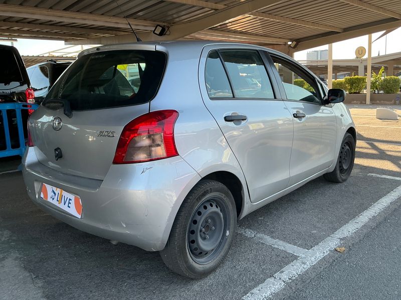 Toyota Yaris 1.3 VVT-i — zdjęcie 2