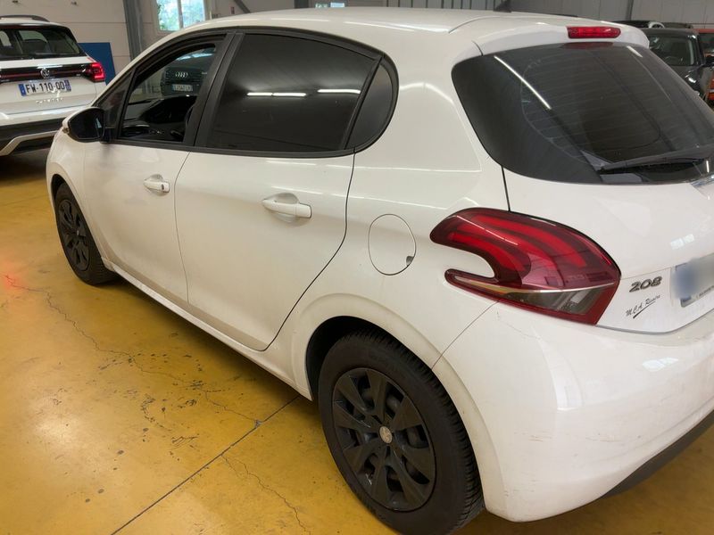 Peugeot 208 1.6 Blue-HDi Affaire Premium 2016 – снимка 6
