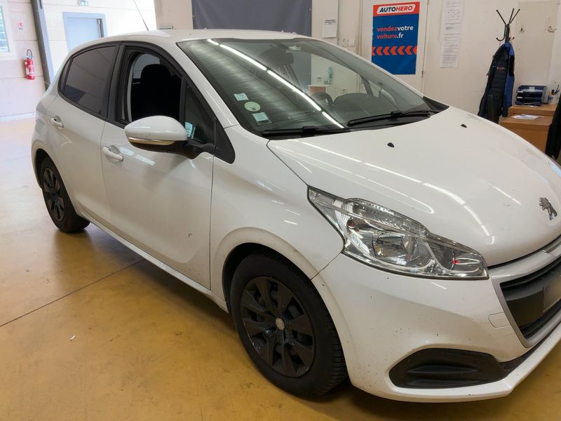 Peugeot 208 1.6 Blue-HDi Affaire Premium 2016 – снимка 12