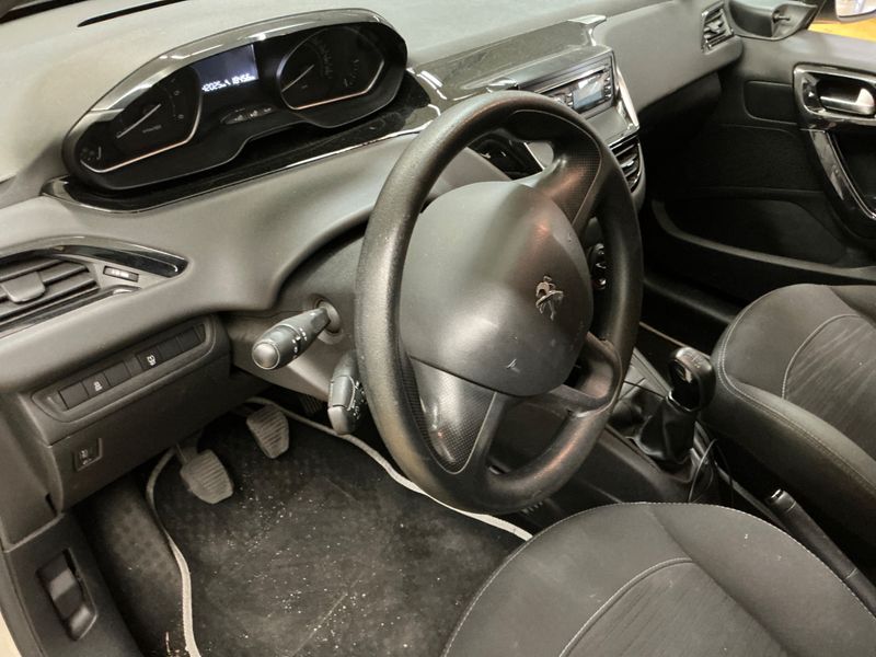 Peugeot 208 1.6 Blue-HDi Affaire Premium 2016 – снимка 22