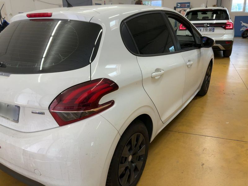 Peugeot 208 1.6 Blue-HDi Affaire Premium 2016 – снимка 8