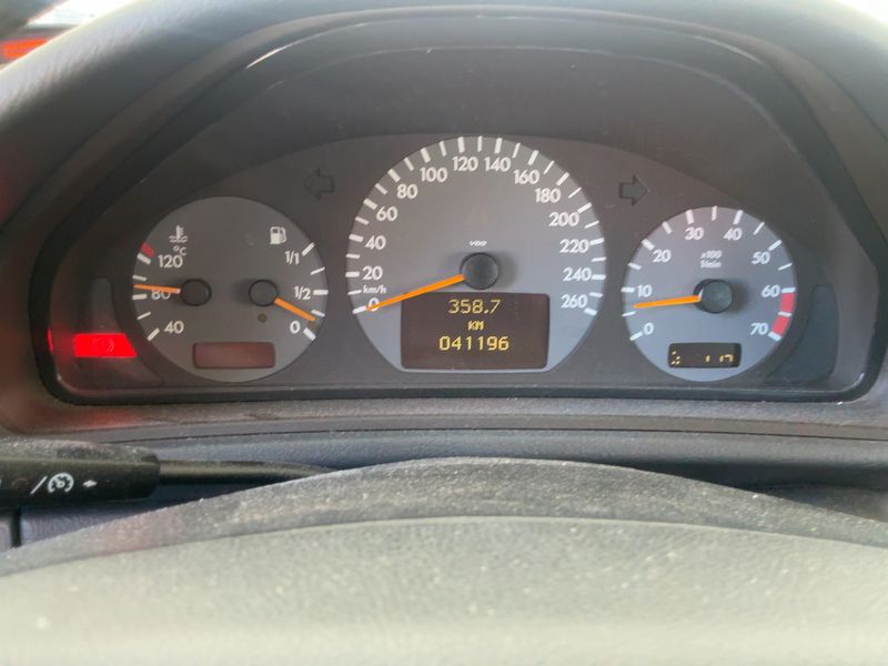 Mercedes-Benz CLK-Klasse CLK 320 Avantgarde — zdjęcie 13