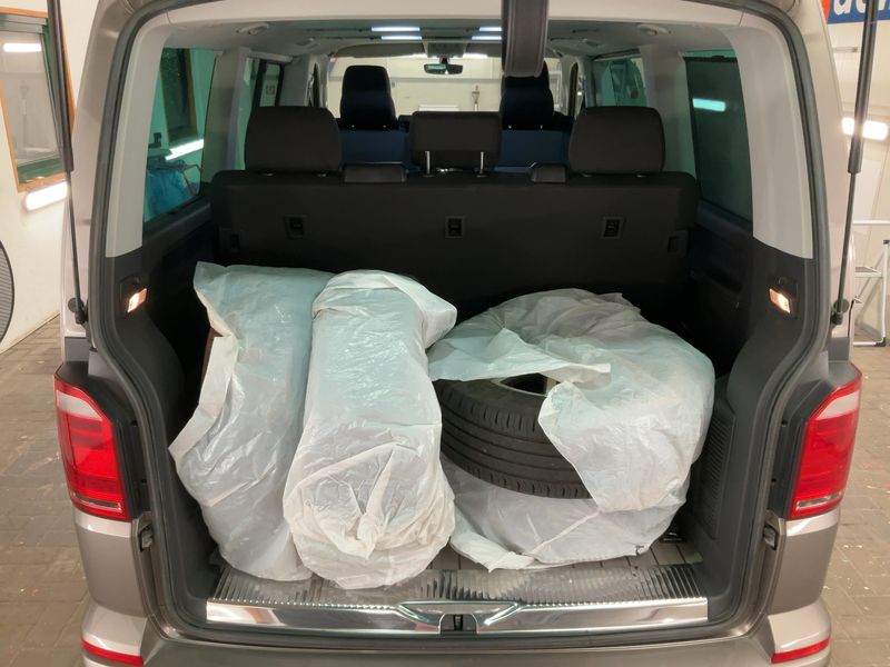 Volkswagen T6 Multivan 2.0 TDI 70 Jahre Bulli — zdjęcie 10