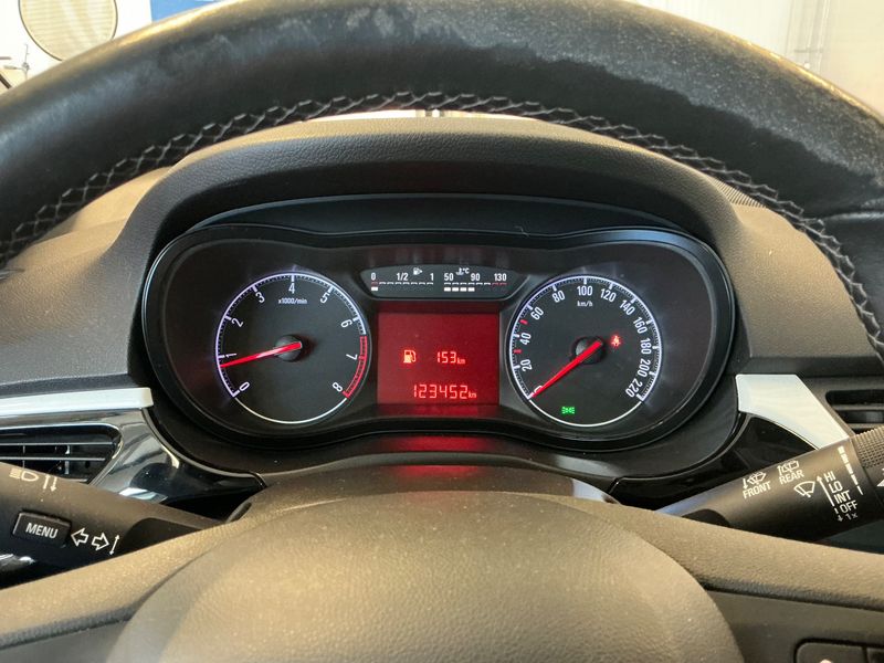 Opel Corsa 1.4 Color Edition — zdjęcie 13