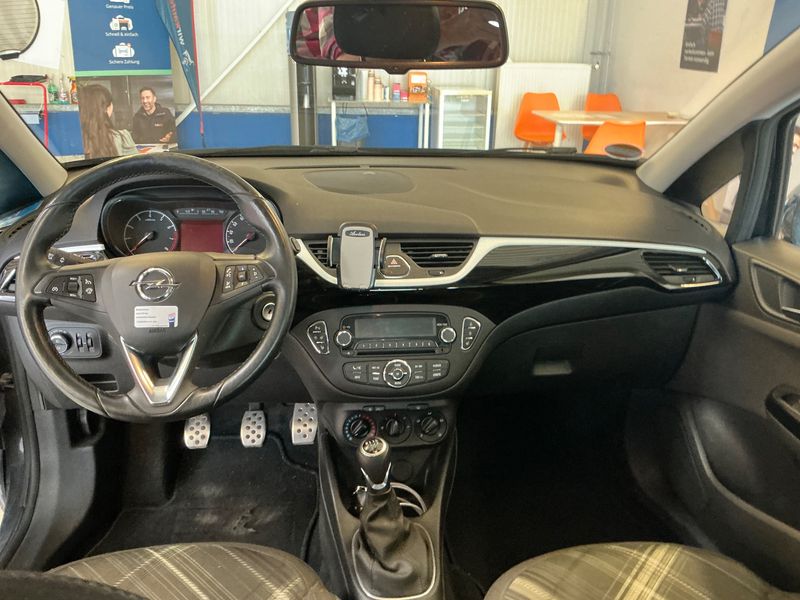 Opel Corsa 1.4 Color Edition — zdjęcie 12